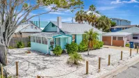 Walk to Sand in 2 Mins Beach Home w Patio Grill - Bungalows