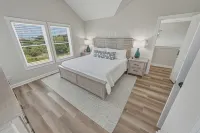 Hot Tub! Four Bedroom Home in the 4X4, Corolla, NC. A Truly Unique Getaway! - Balkoner