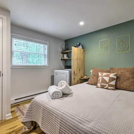 Pet-Friendly Long Pond Abode Near Lakes and Resorts!