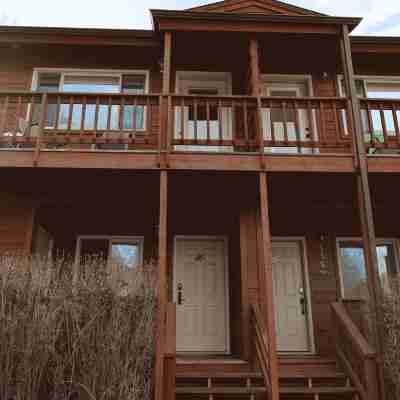 Jackson Luxe: Teton Views & Downtown Vibes 2 Bedroom Townhouse Hotel Exterior