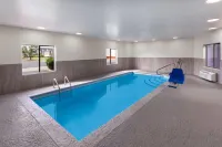 Days Inn by Wyndham McDonough - Swimmingpools