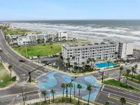 Howard Johnson by Wyndham Oceanfront Daytona Beach Hotels near Sun Splash Park
