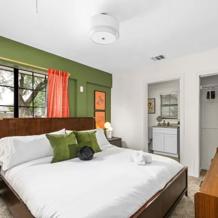 Sleeps 10 - Pool - Hot Tub - Fire Pit - Playground