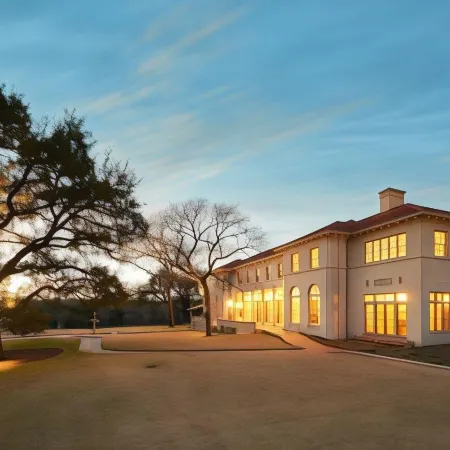Commodore Perry Estate, Auberge Collection