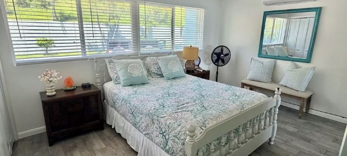 Enjoy Sunsets at Fully Renovated Oceanfront Condo 사우스사이드 호텔