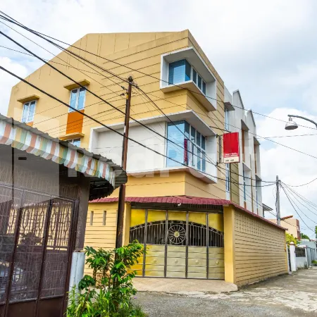 Adam Malik Guesthouse Near Regale ICC Medan Mitra RedDoorz