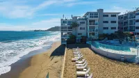 Carbon & Coast by Avantstay Beachfront 2BR + Shared Pool & Spa On the Sand - 3-Star