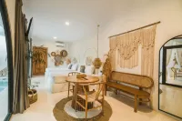 Bohemian Jogja Villas with Private Pool - sarapan