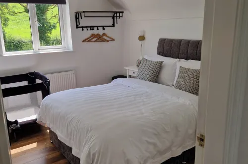 2 Bed cottage-Sleeps 4-Private Garden-Parking - С парковкой