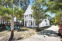 Near Eats, Shops, Golf & Beach: Oak Island Suite! - Beach