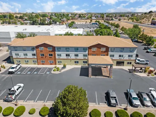 Best Western Plus the Four Corners Inn - Мотели
