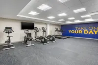 Four Points by Sheraton Newark Airport - Gym