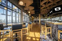 Sandman Hotel Hamilton - 3-Star