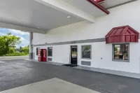 Red Roof Inn West Memphis, AR - parking