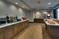 Hampton Inn & Suites Southport - breakfast