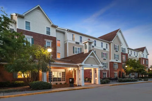 TownePlace Suites Chicago Lombard - Lemmikkieläimet sallittu