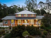 Carinya Centennial Bowral Spa Retreat - 4-Star
