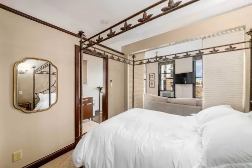 Parking, Walk to Convention Center, Secured Entry - Condos