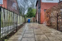 Large 3BR House Sleeps 7 Near City Centre - 3-Star