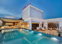 Hycinth Hotels - Pools