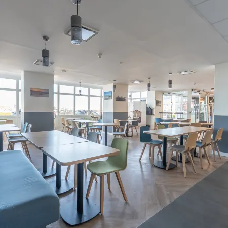 Holiday Inn Calais - Centre Car Ferry by IHG