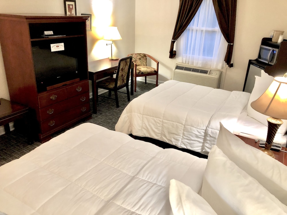 Bicentennial Inn