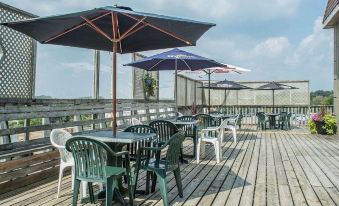 Quality Hotel & Suites Woodstock