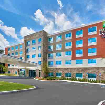 Holiday Inn Express & Suites Gainesville I-75 Hotel Exterior