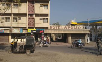 Hotel Apollo.