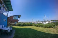 6 Pers. Harbor House Nirvana on the Marina with Lake View and Sauna Hotels in Anjum