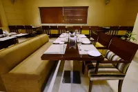 Hotel le Roi Raipur at Raipur Railway Station - sarapan