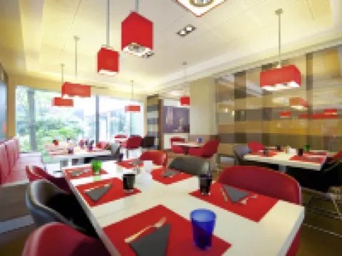 ไอบิส มิลาโนเช็นโตร โรงแรมในมิลาน