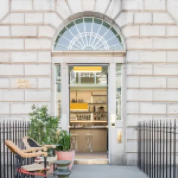 Eden Locke Hotels near Scott Monument