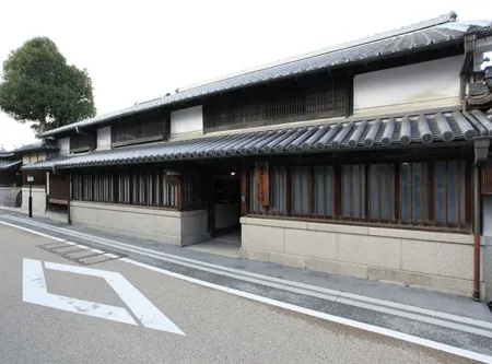 Bito Listoir Hotel Tsuyama Отели рядом с достопримечательностью «Kumenosato Road Station»