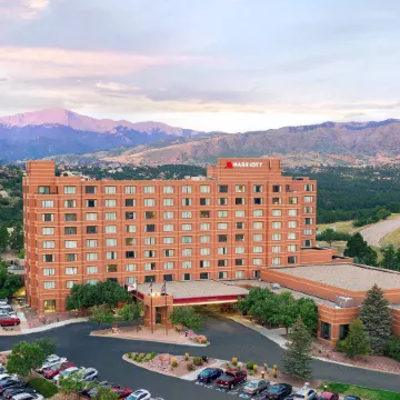 Colorado Springs Marriott Отели рядом с достопримечательностью «Парк Монумент Вэлли»