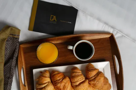 The Original Donnini Apartment Отели рядом с достопримечательностью «Библиотека Форхилл Бранч»