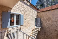 Villa Mama - Traditional Apartments in Omis, Free Parking Hotels in Lokva Rogoznica