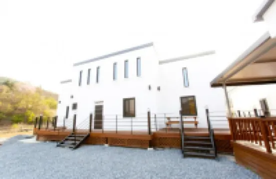 Jecheon Cloud Pension (Cheongpungho Cable Car)