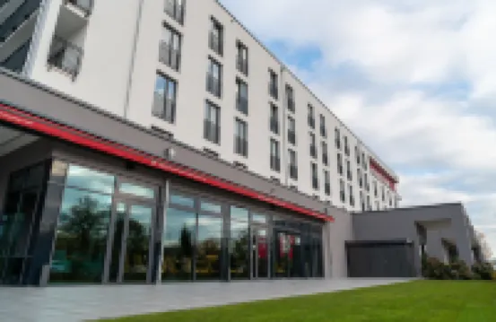 巴特克羅伊茨納赫利昂納多酒店