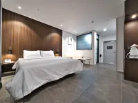 Donghae Easy Self Check-in Hotel 東海市のホテル
