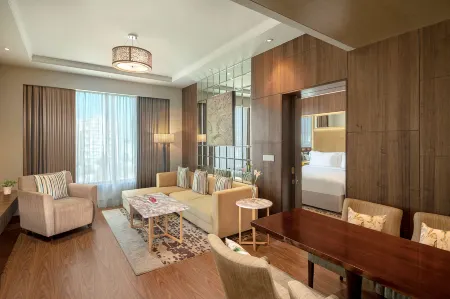 Radisson Blu Pune Hinjawadi Отели рядом с достопримечательностью «Читтаранян Ватика»