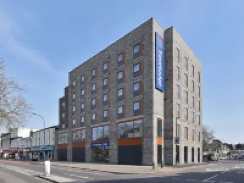 Travelodge London Lewisham Hotels near كاتفورد