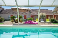 The Originals Boutique, Hôtel le Pillebois, Bourg-en-Bresse Nord (Inter-Hotel) - Pools