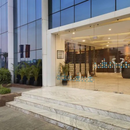Howard Johnson by Wyndham Bengaluru Hebbal Отели рядом с достопримечательностью «Технопарк Маньята»