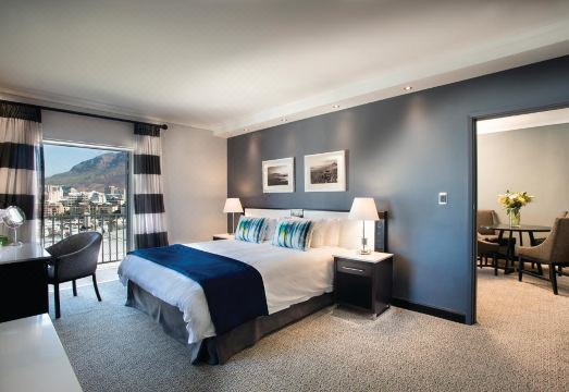 더 코머도어 호텔