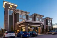 La Quinta Inn & Suites by Wyndham Forsyth Hotels in Forsyth