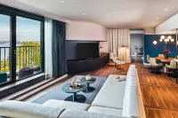 Le Méridien Hamburg Hotel dekat Reeperbahnbummel mit Olivia Jones