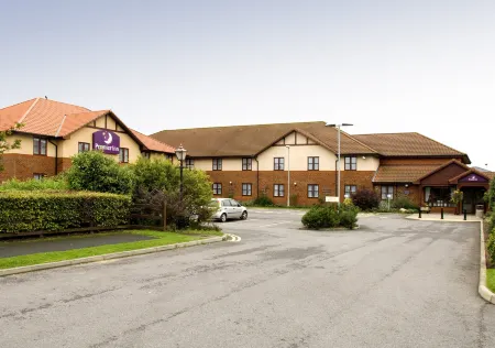 Premier Inn Newcastle Gosforth/Cramlington Отели рядом с достопримечательностью «Azure Garden Centre & Cafe»