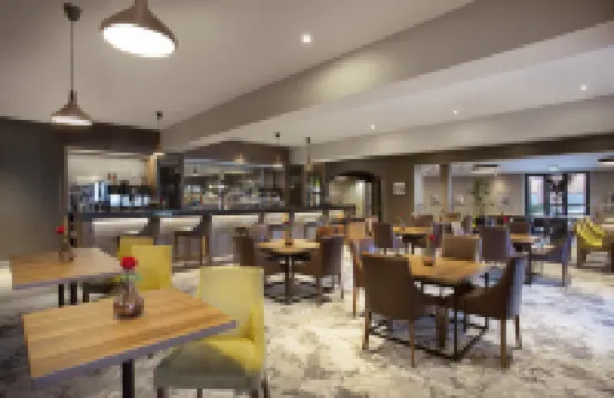 โรงแรมเลโอนาร์โด ที่สนามบินอีสต์มิดแลนด์ - ที่มีสระว่ายน้ำ