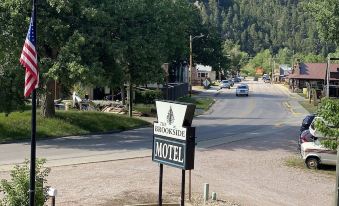 The Brookside Motel / Mt. Rushmore